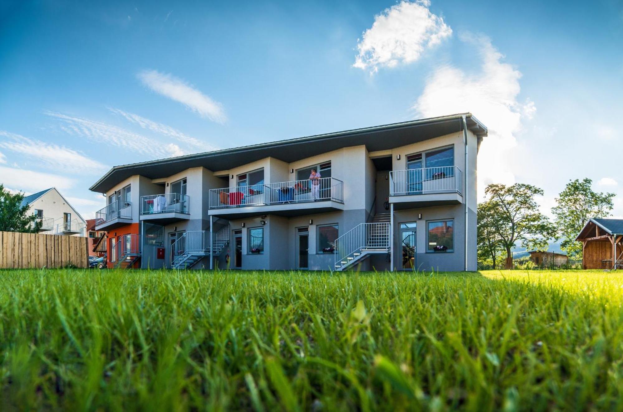 Apartmány Vera Bešeňová Esterno foto